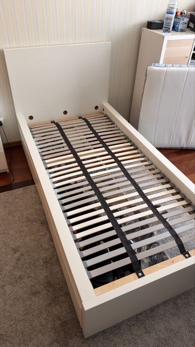 Cama Ikea de solteiro