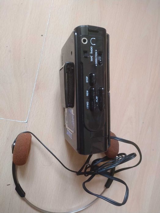 Walkman UNIVERSUM z radiem i słuchawkami + gratis