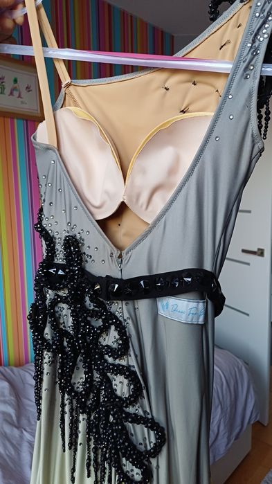 Sukienka do tańca towarzyskiego. styl standardowy