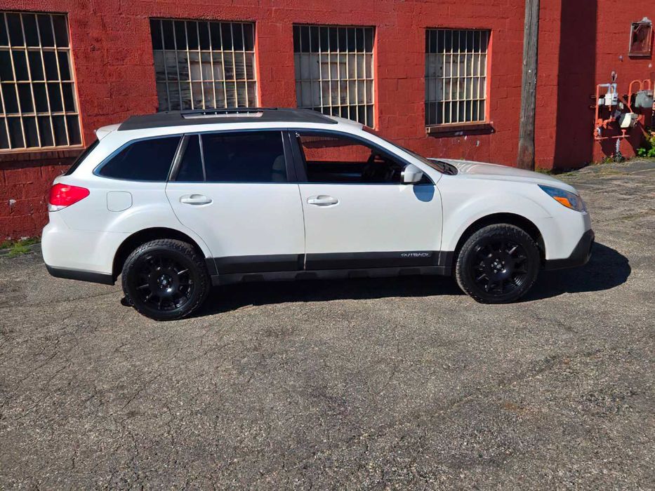 Subaru Outback 2.5i Limited      2013