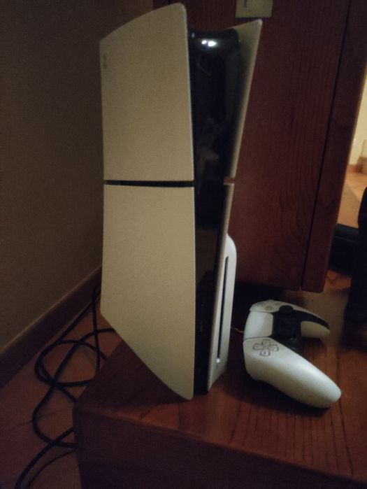 Ps5 1 TB versão discos nova c Eafc 26 e outro jogo comprada  a 7/10/25