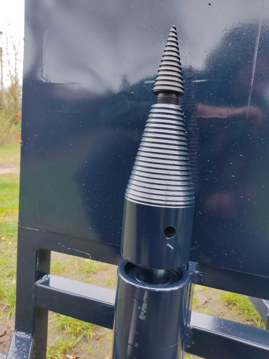 Łuparka do drzewa z wymienną końcówką świder do ciągnika