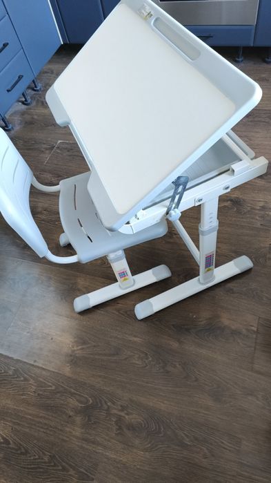 Дитяча парта зі стільцем