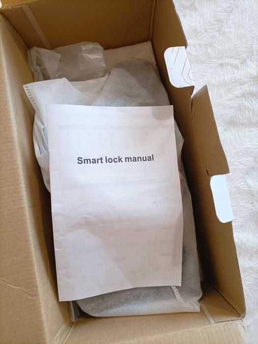 Fechadura inteligente com impressão digital, PIN ou cartão. Excelente.