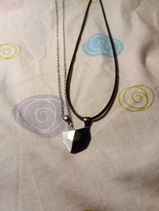 Colar corações com ímanes