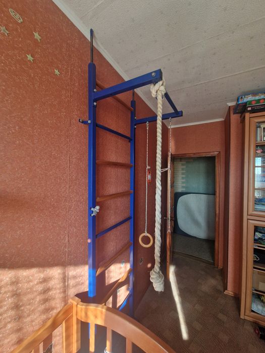 Турник в кімнатк Швецька стінка