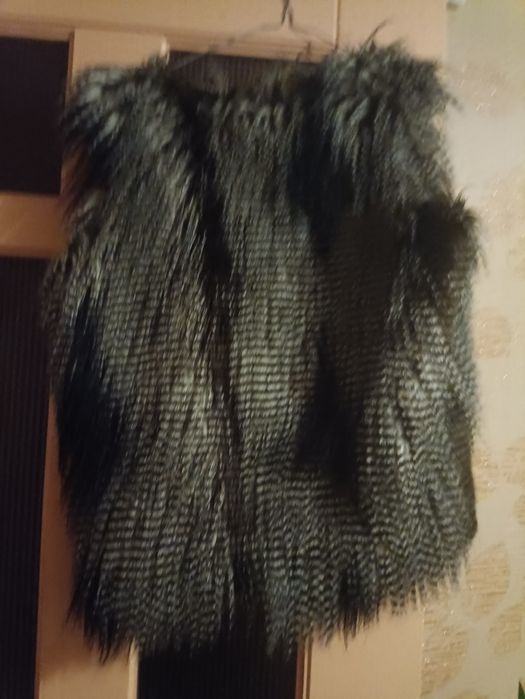 Жіноча, хутряна желетка . Розмір 40.