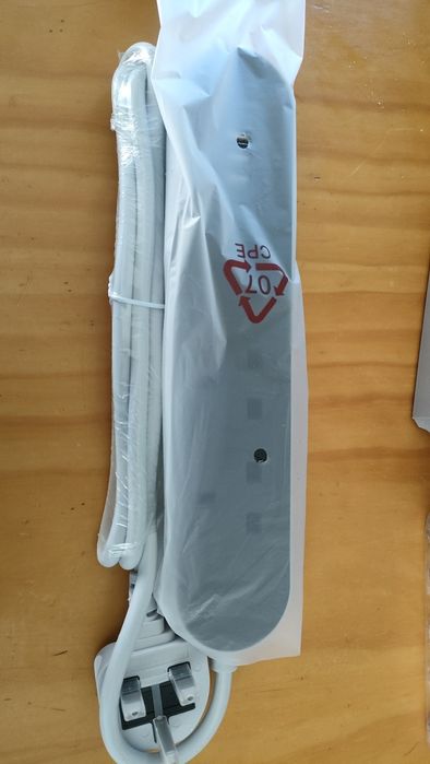 Tomada elétrica com entrada USB