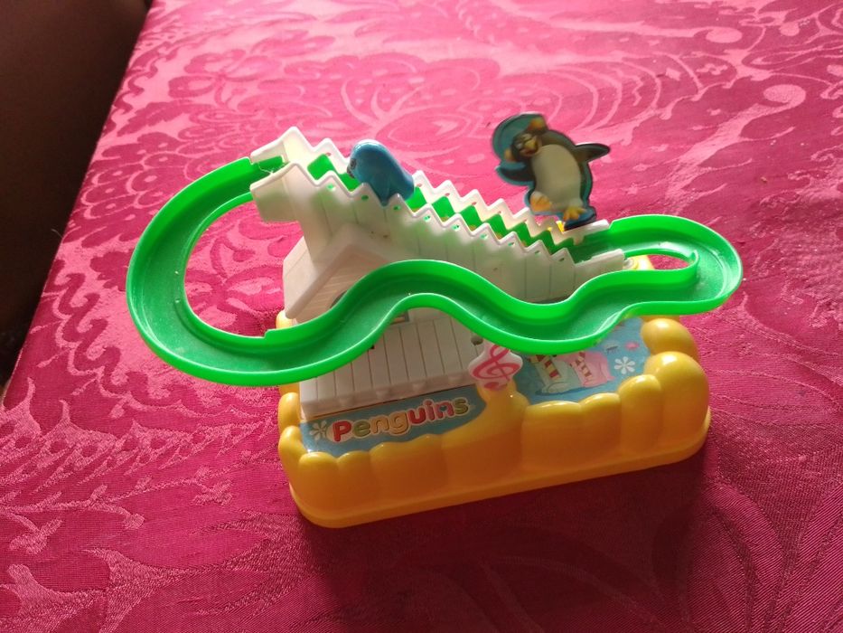Quer que O Pinguin suba escadas c/musica?PeçaPinguin10E-Caixa2Edesde2E
