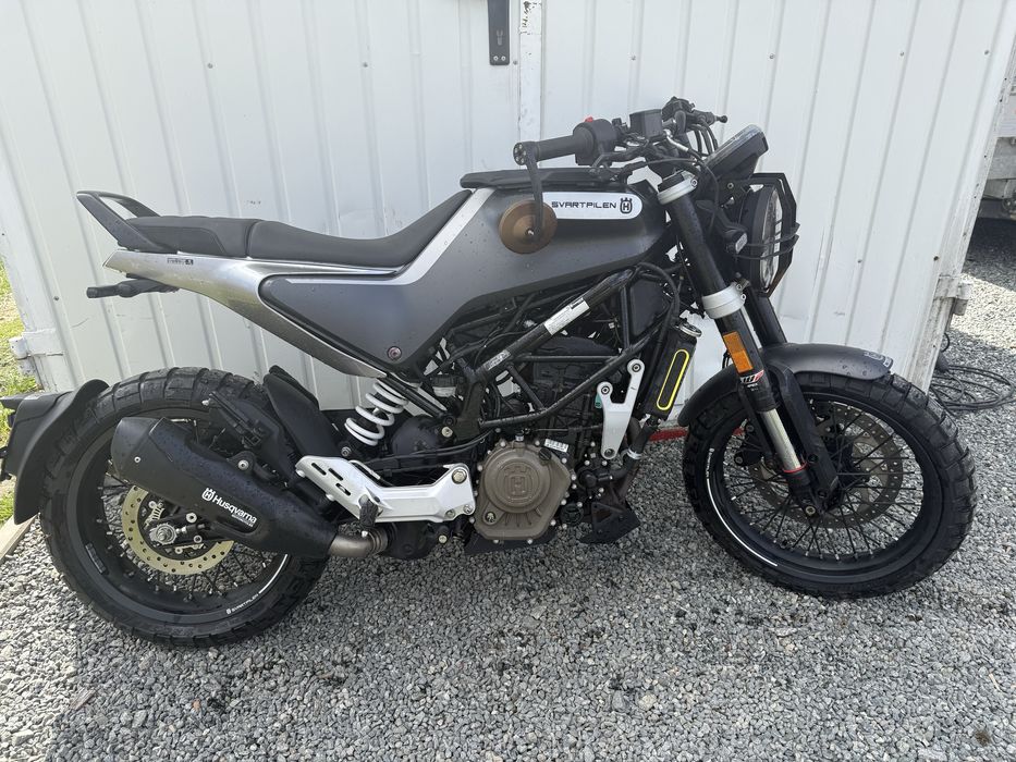 Husquvarna Svartpilen 125