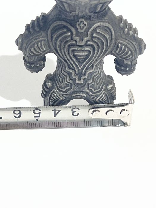 Figura Dogu Shakoki em Metal / Ferro Fundido (~10.5 cm)