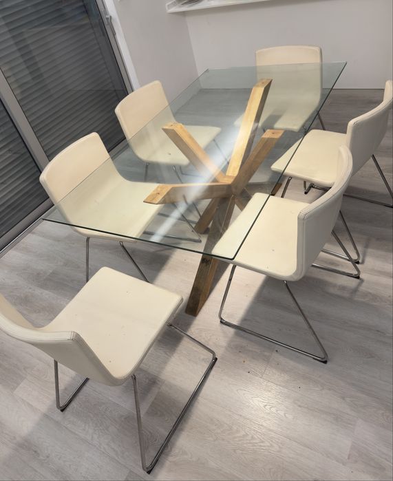 Mesa de vidro praticamente nova