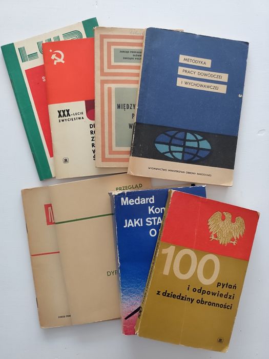 Książki wojskowe PRL MON Wojsko Polskie obronność militaria historia wojskowości prawo wojenne zestaw 7 sztuk kolekcjonerskich