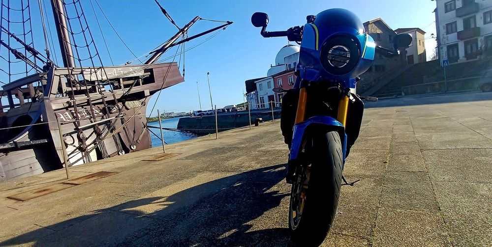 Yamaha xsr 900 blue legend. Retro pista