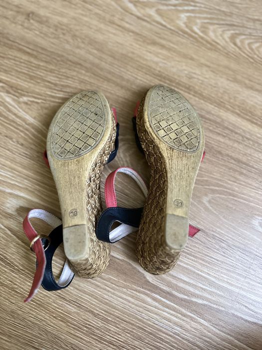 Босоніжки жіночі