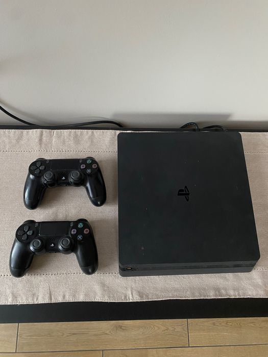 Ps4 500gb + 2 pady