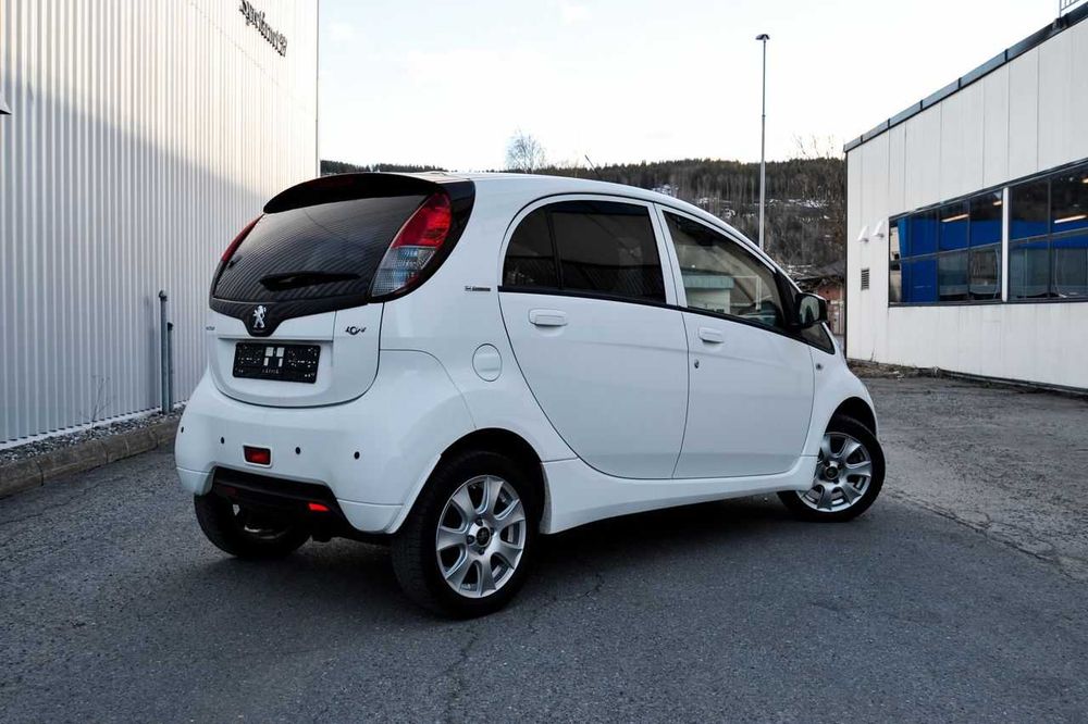 Peugeot iOn 2015 без ДТП, рідний пробіг, два комлпекти дисків і ключів