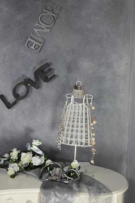 Stojak na Biżuterię Manekin Metalowy Retro - Elegancki dodatek