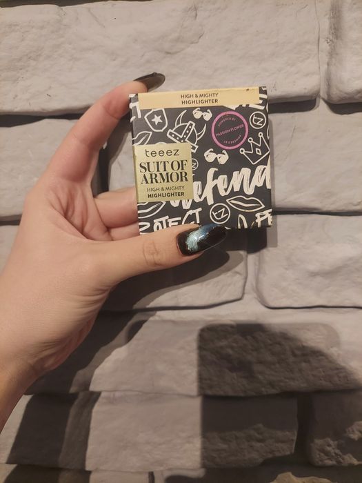 Rozświetlacz nowy złoty vegan cruelty free