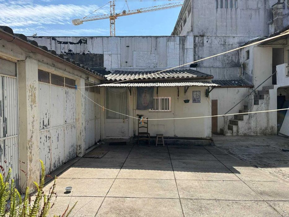 2 Prédios no Porto zona privilegiada para reconstruir