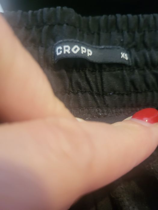 Czarne spodnie bojówki