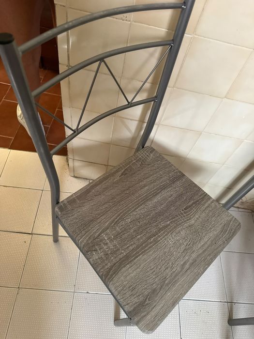 Mesa de Jantar com Cadeiras