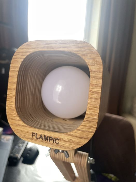 Настільна лампа Pixaro Light від Flampic зі смарт Led лампочкою