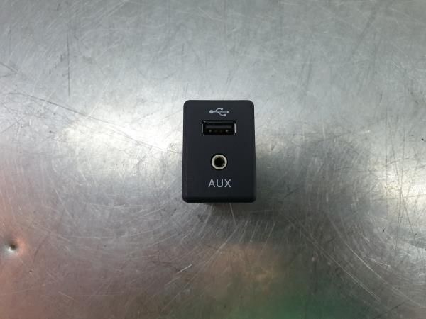 Módulo USB / AUX / IPOD NISSAN X-Trail (T32)