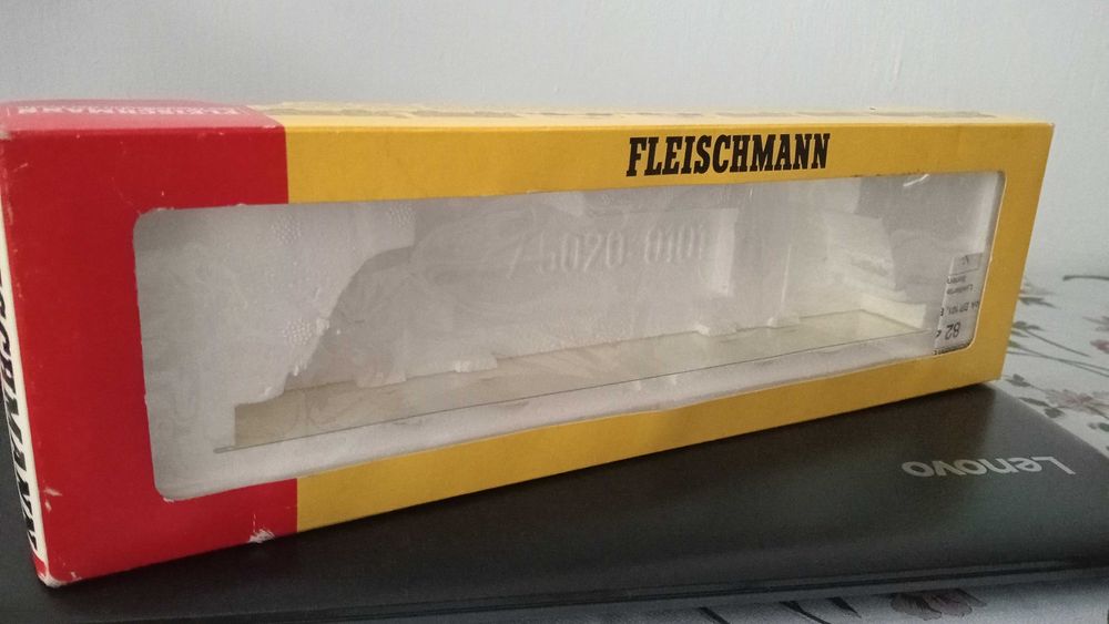 Zestaw BR 101 Fleischmann dekoderem + 3 wagony osobowe Roco H0