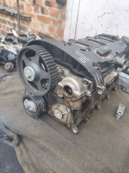 ГБЦ головка VW Jetta 2.0 FSI  GOLF V TOURAN AUDI A3  B6 B7 PASSAT B6