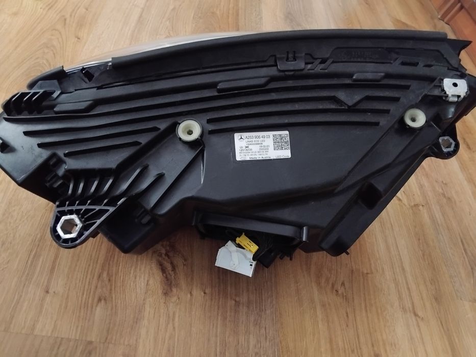 Фара до Мерседеса.