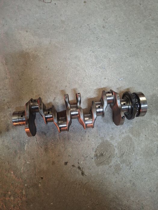 Колінвал до Opel Astra j 2016 рік 1.6 дизель.