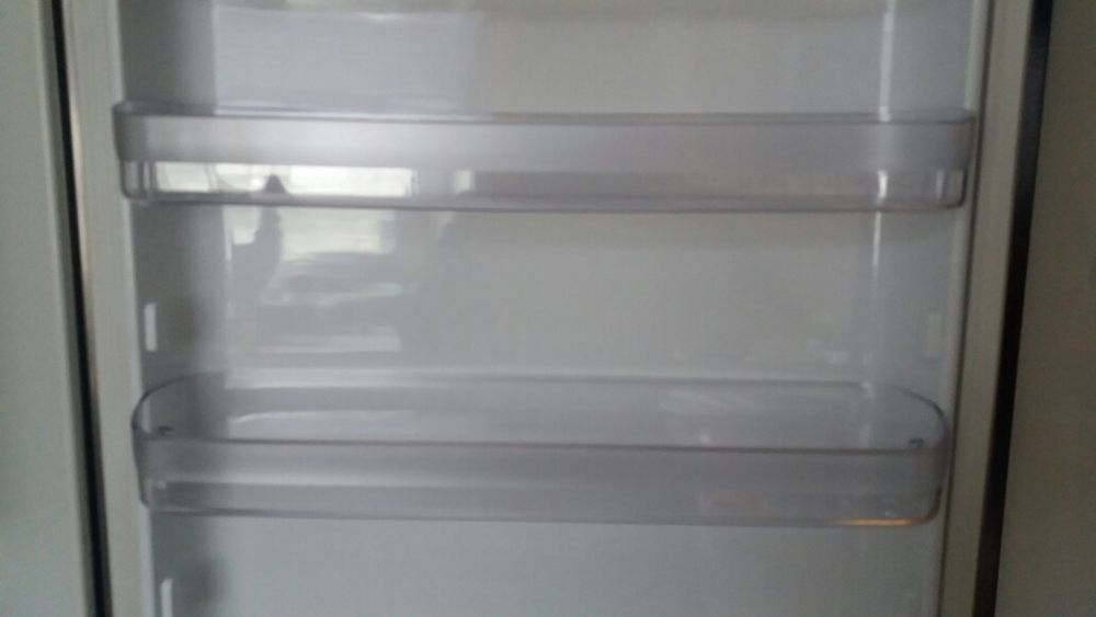 Półki na drzwi do chłodziarki Ariston