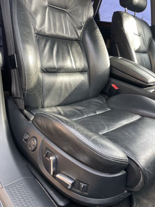 Audi  A8  Срочно