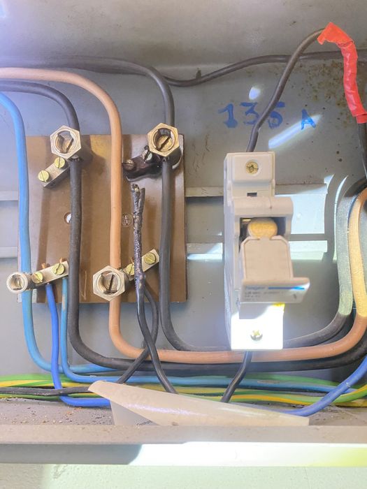 Eletricista credenciado pela DGE 24 horas