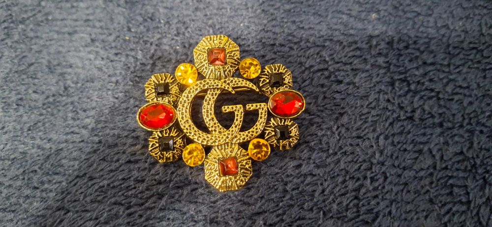 Broszka z kryształkami