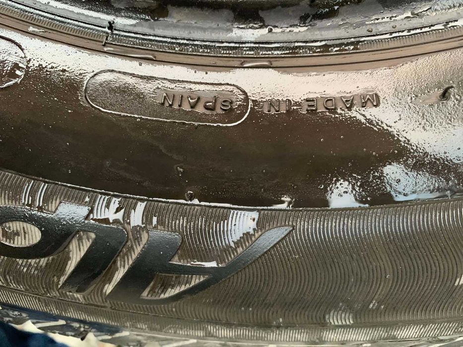 Продам зимові шини MICHELIN 215/65 R16  98H  б/у 2012р.
