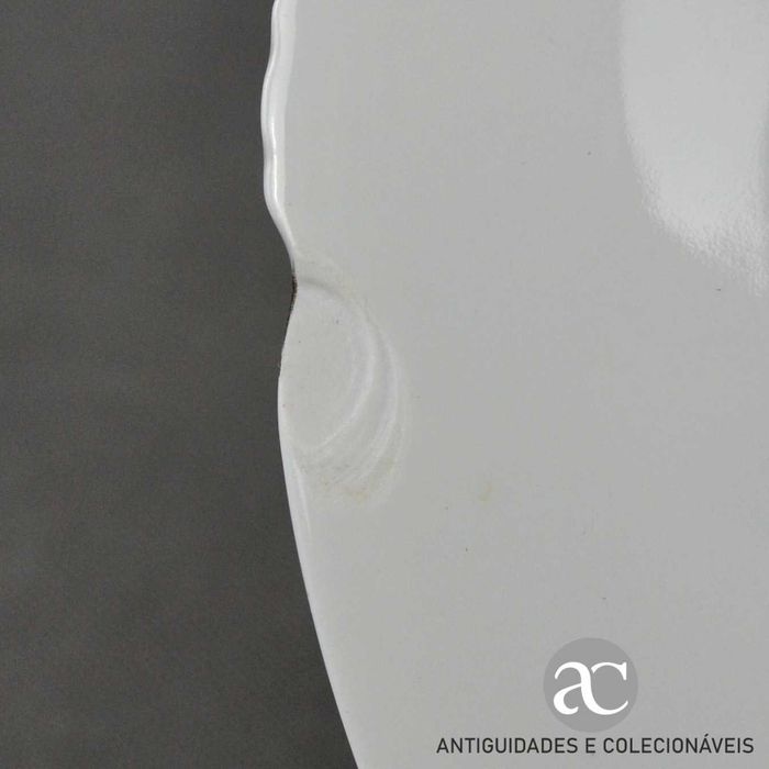 Prato em porcelana da Electro Cerâmica do Candal, com cena Galante