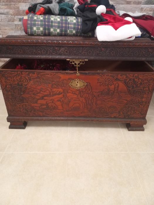 2 Baú antigo muito bem estimados64285348753793121