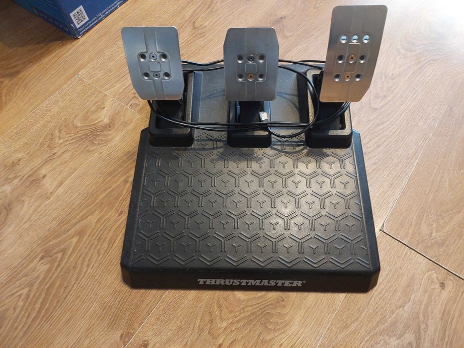 Thrustmaster t300rs z pedalami t3pm i shifter th8s