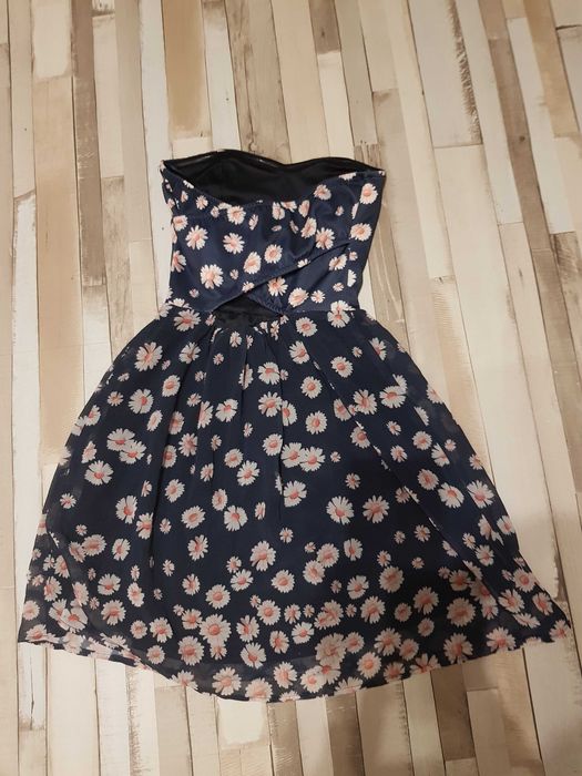 Sukienka w stokrotki Bershka r.S, NOWA z metką