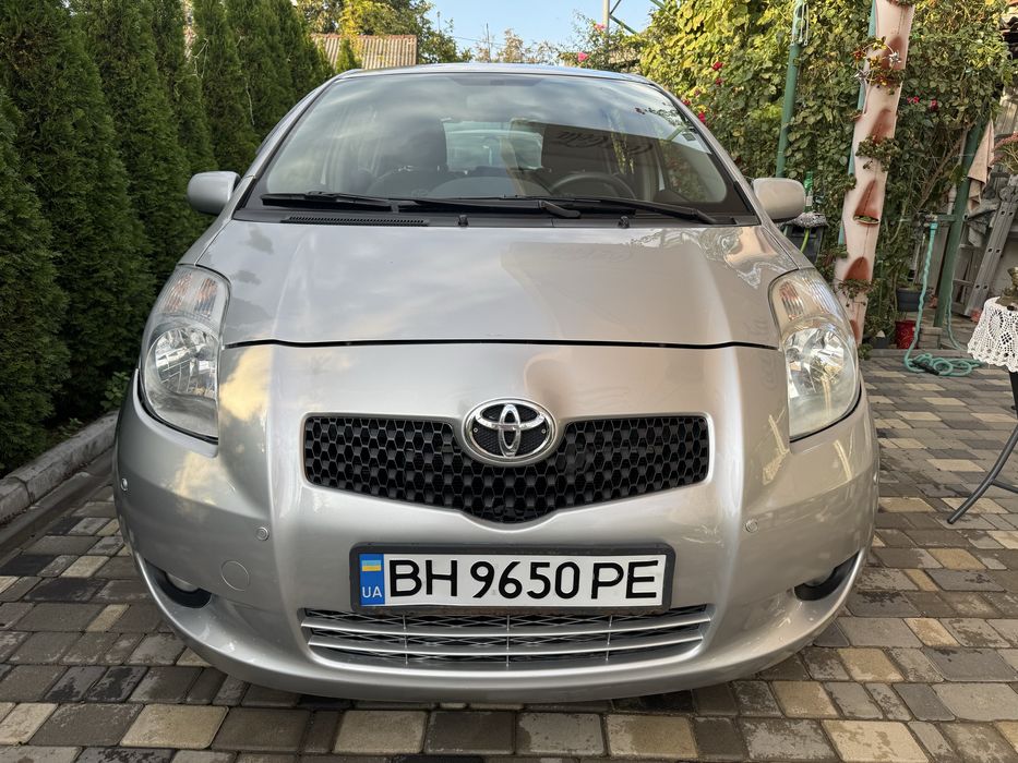 Toyota Yaris Чистий автомат