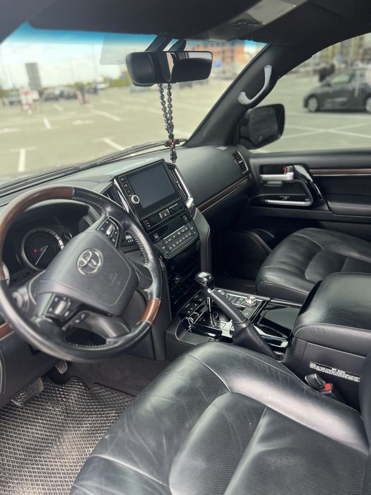 Toyota Land Cruiser 200