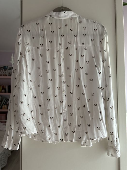 Piękna bluzeczka w pandy z Bershki