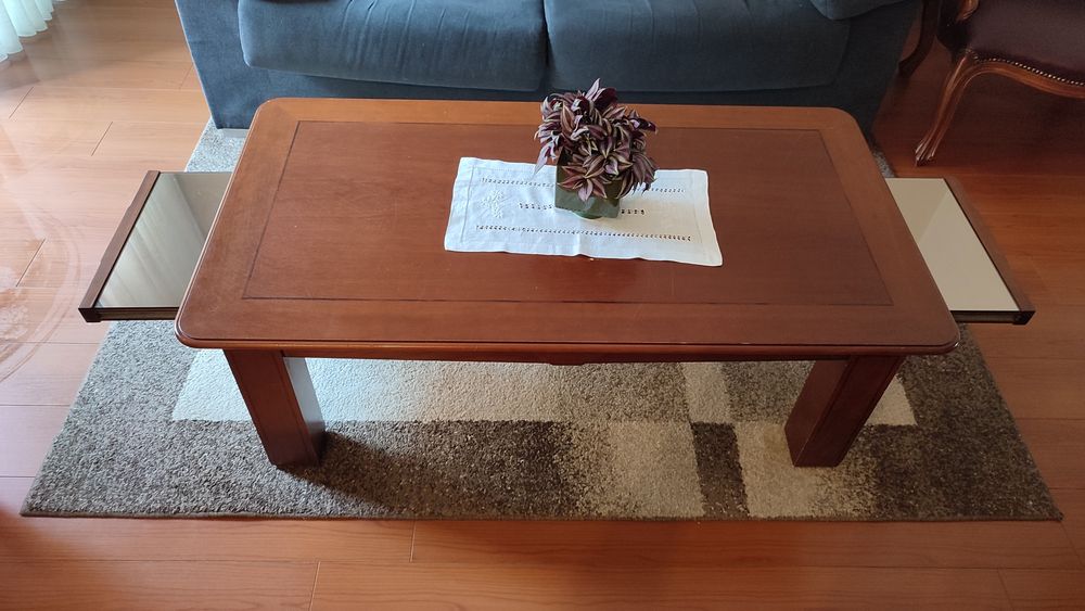 Mesa de apoio sofá em cerejeira.