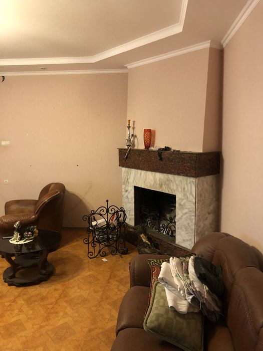 Продаж 2-поверхового будинку
