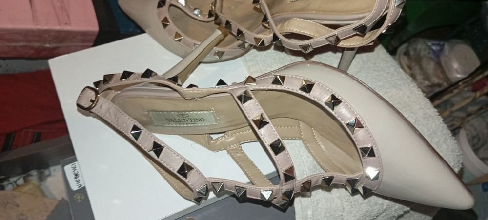 Шарфы , туфли Valentino , шапка СССР