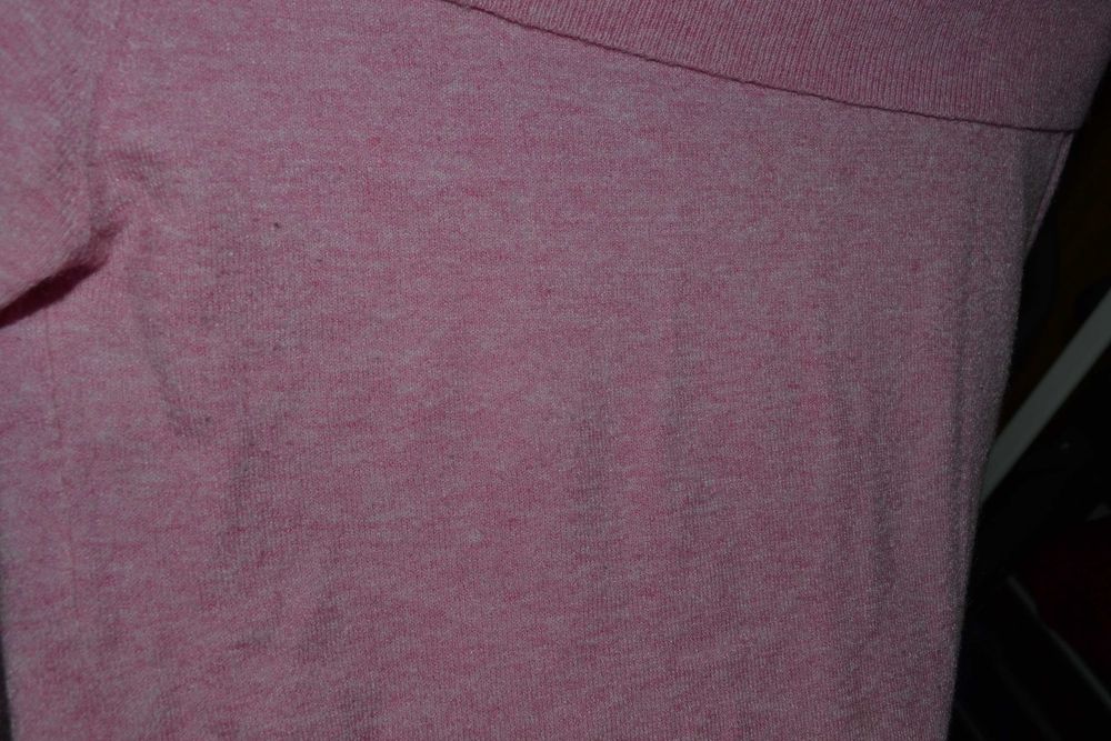 Sweter Primark różowy S 36 zakładany na ramiona