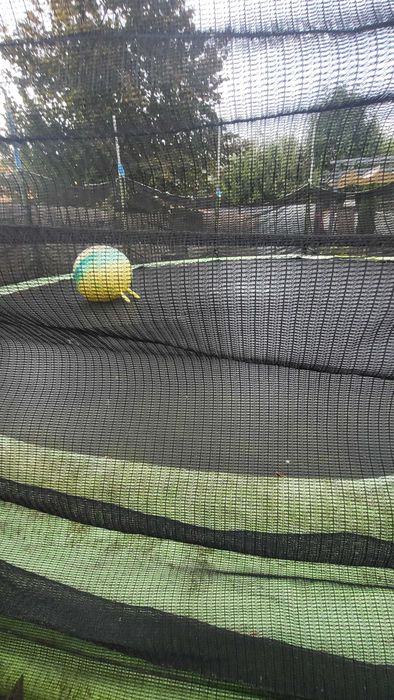 Trampolina ogrodowa duża 4.5 m średnicy.