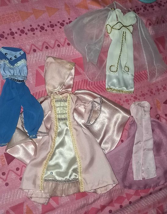 Conjunto de roupas Barbies